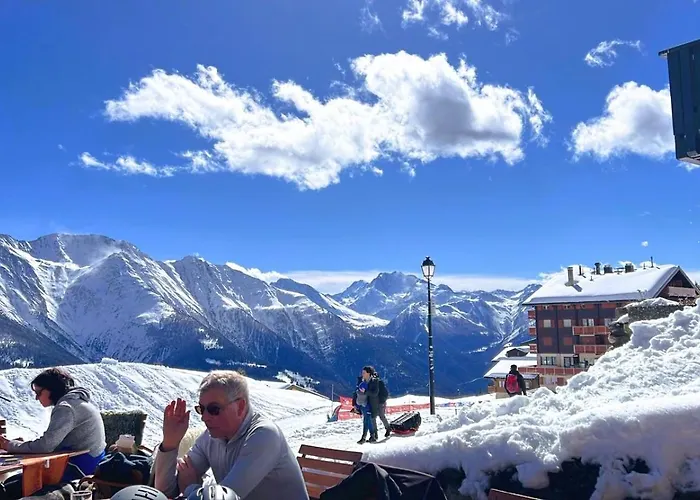 Апартаменты Camelot 3 *